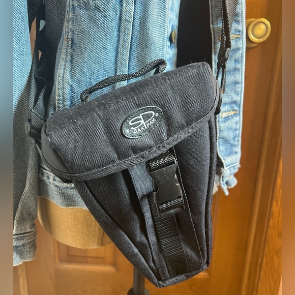 EUC unique gender neutral black triangular crossbody bag - Picture 2 of 15